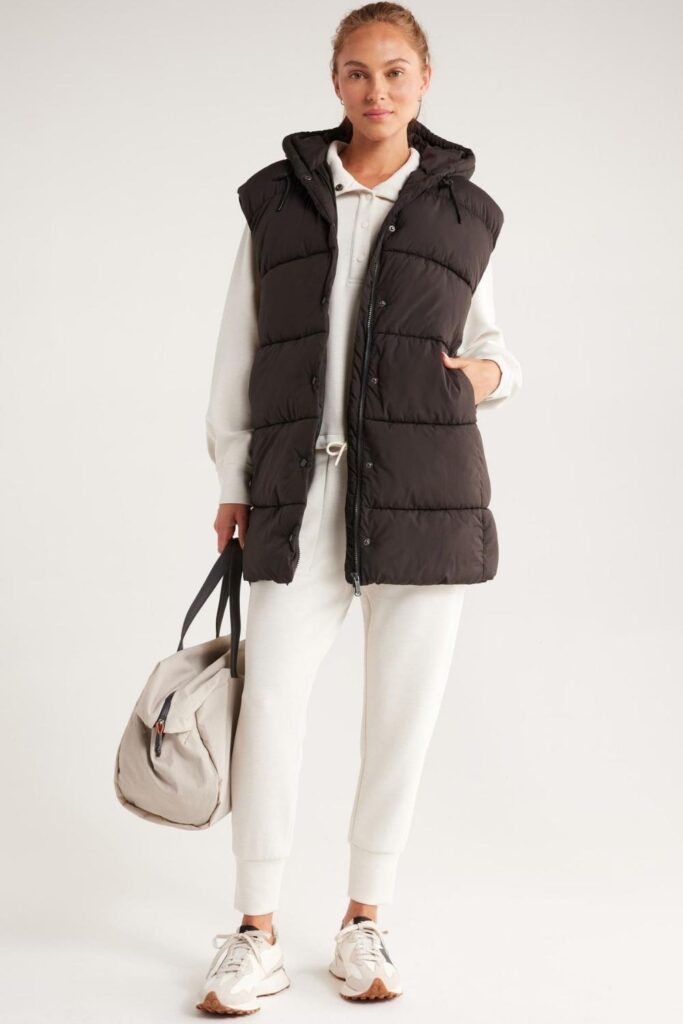 Oversized Puffer Vest with Straight-Leg Jeans and Fitted Turtleneck Casual Winter Day