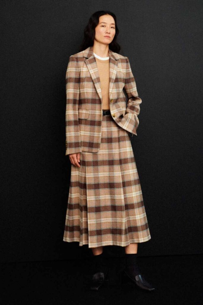 Plaid Blazer in Warm Brown Tones with Slim-Fit Turtleneck and Dark Trousers