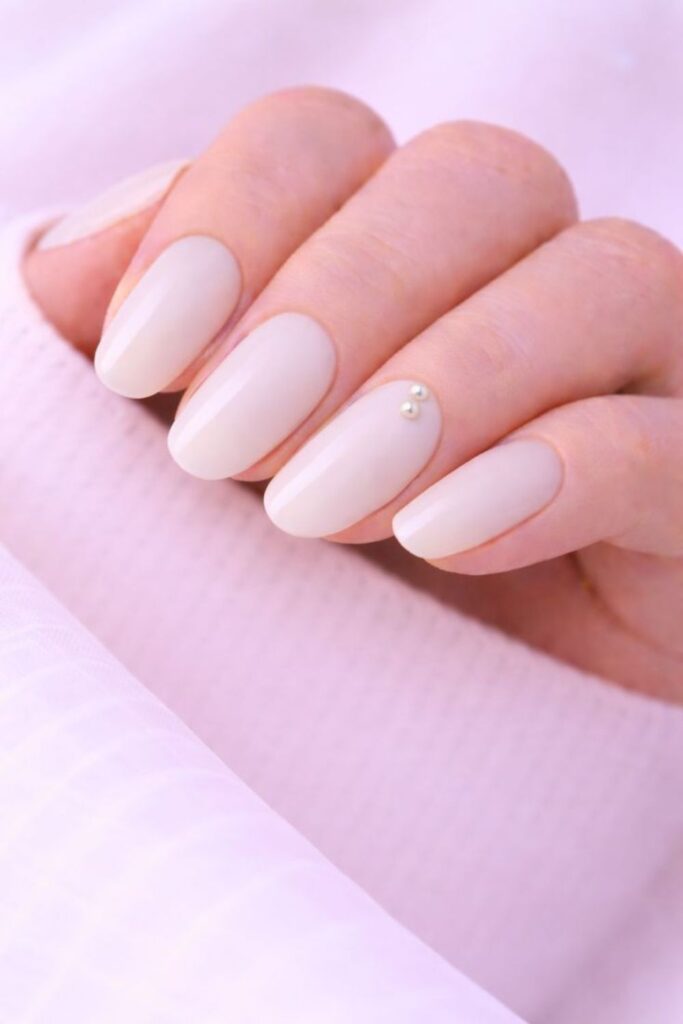 86 Neutral Nail Ideas That Look Expensive Without Even Trying 13 Soft White Nails with a Single Pearl Accent