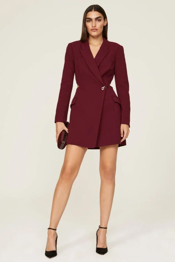 23 Date Night Outfits That Always Look Effortlessly Chic in 2026 5 Tailored Blazer Dress with Barely-There Makeup