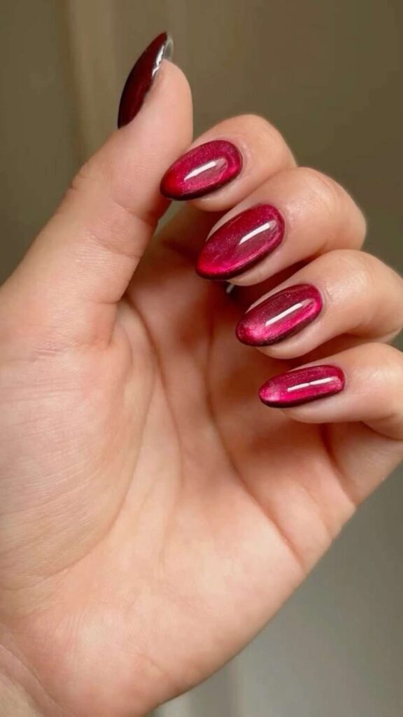 Short Cat Eye Nails That Look Chic and Elegant